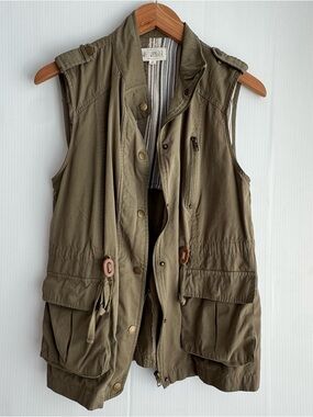 Sweet Wanderer Olive Utility Vest with Button & Zip Details